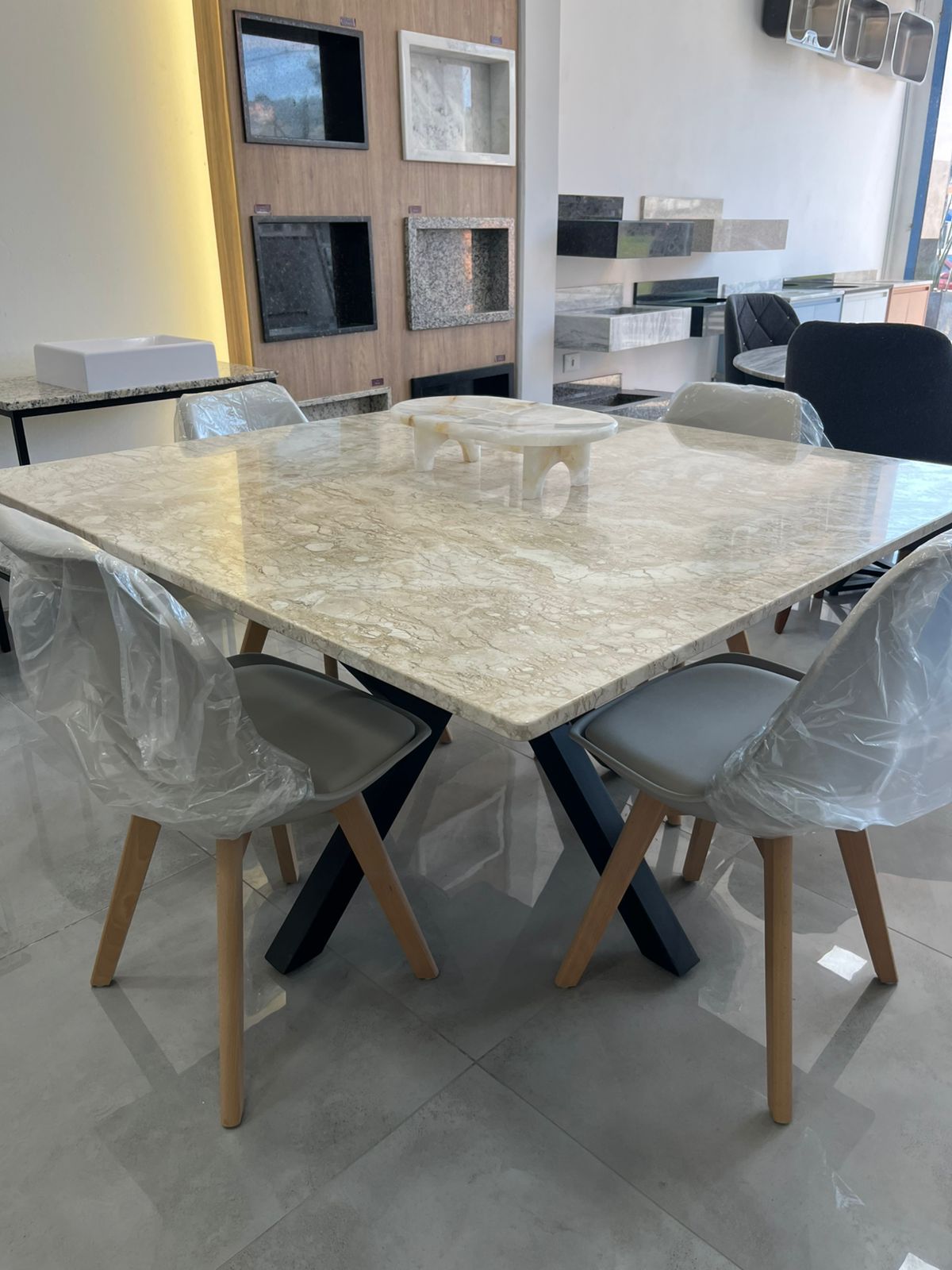 Mesa em Travertino Nacional